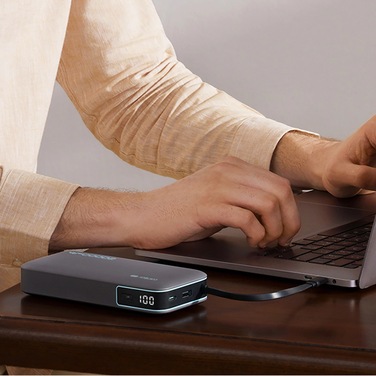 Externer Akku Cuktech, 20000mAh, 55W, QC + PD, 1 x USB-A - 2 x USB-C, Grau CUKP200NGLDG