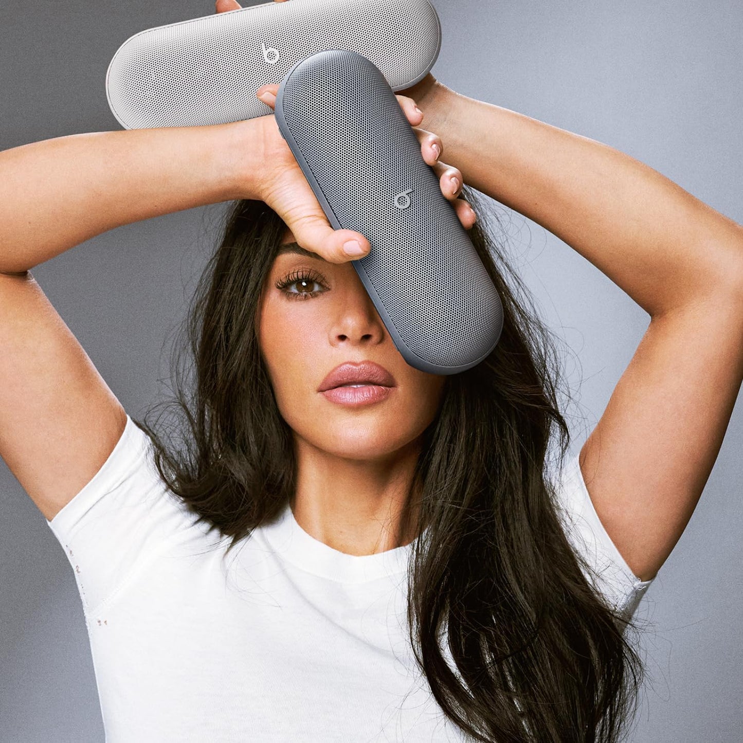 Tragbarer Bluetooth-Lautsprecher Beats Pill Kim Kardashian Edition, Grau MAX24ZM/A