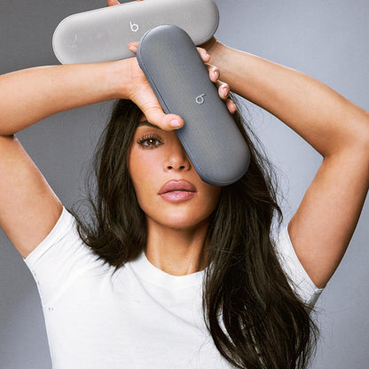 Tragbarer Bluetooth-Lautsprecher Beats Pill Kim Kardashian Edition, Grau MAX24ZM/A