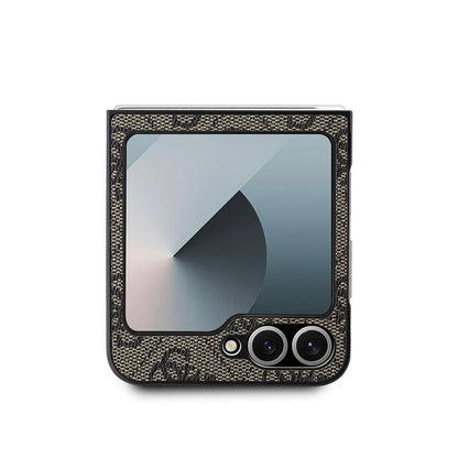Hülle für Samsung Galaxy Z Flip7 FE F761 / Z Flip6 F741, Guess, 4G Metal Logo, Braun